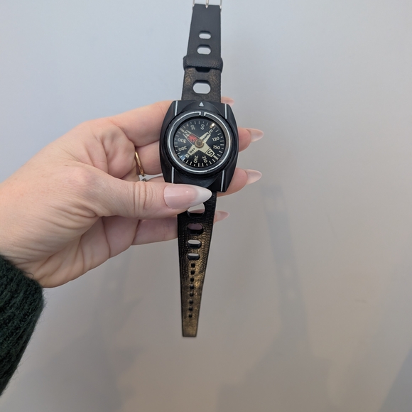 Normark Black Wristband Compass - Picture 6 of 7